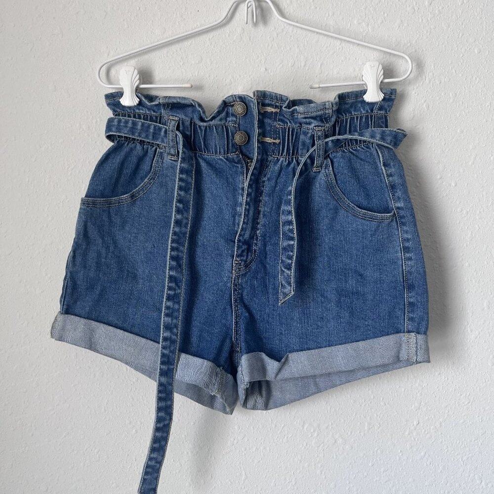 Size M elastic paperbag high waist cuffed hem denim shorts